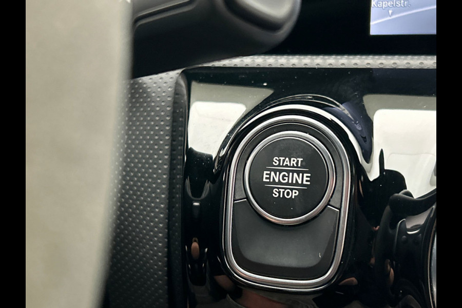 Mercedes-Benz A-Klasse 250 e AMG Line | Carplay | Navigatie | Burmeister | Camera | Climate-control | Cruise |