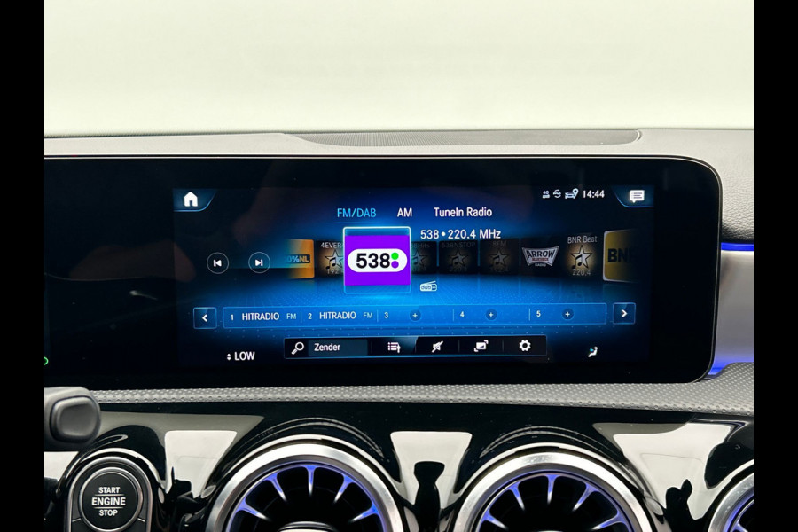 Mercedes-Benz A-Klasse 250 e AMG Line | Carplay | Navigatie | Burmeister | Camera | Climate-control | Cruise |
