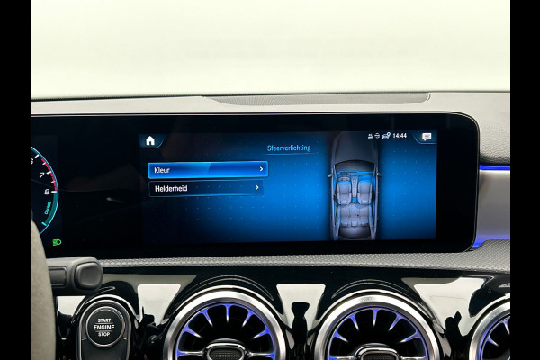 Mercedes-Benz A-Klasse 250 e AMG Line | Carplay | Navigatie | Burmeister | Camera | Climate-control | Cruise |