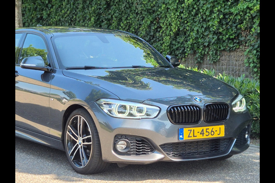 BMW 1-serie M Sport Edition Apple CarPlay LM Velgen Trekhaak LED NAP Black Panel dash 118i M Sport Edition