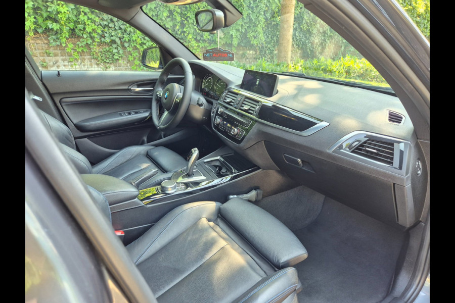 BMW 1-serie M Sport Edition Apple CarPlay LM Velgen Trekhaak LED NAP Black Panel dash 118i M Sport Edition