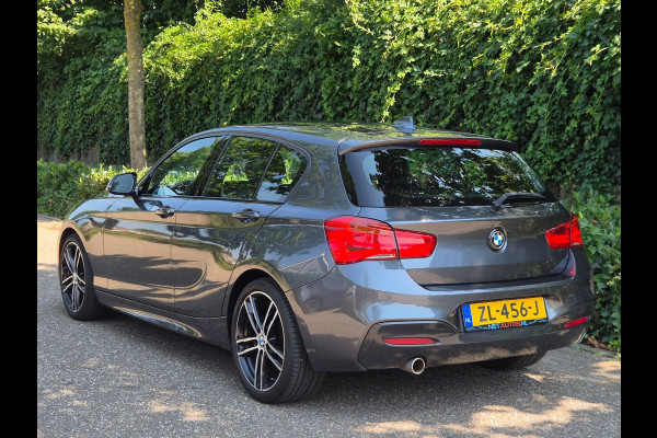 BMW 1-serie M Sport Edition Apple CarPlay LM Velgen Trekhaak LED NAP Black Panel dash 118i M Sport Edition