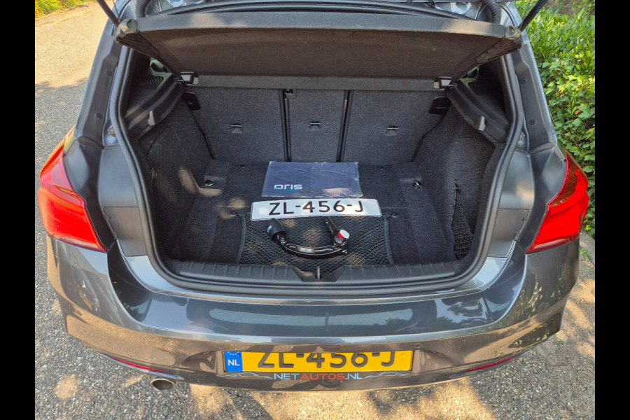 BMW 1-serie M Sport Edition Apple CarPlay LM Velgen Trekhaak LED NAP Black Panel dash 118i M Sport Edition