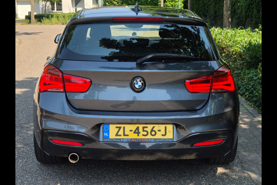 BMW 1-serie M Sport Edition Apple CarPlay LM Velgen Trekhaak LED NAP Black Panel dash 118i M Sport Edition