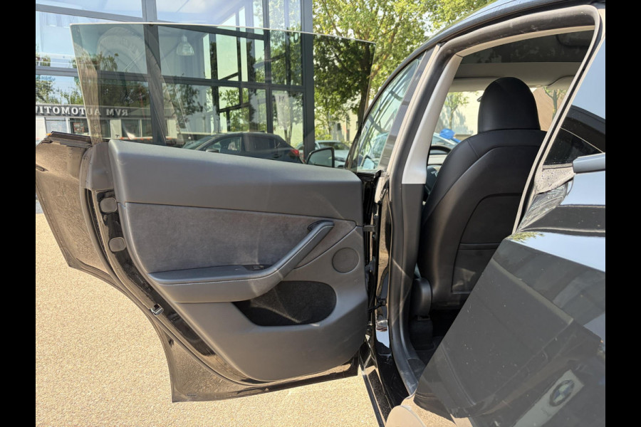 Tesla Model Y Performance AWD 75 kWh VAN: 42.900,- VOOR: 39.877,- UW WKVOORDEEL: 3.023,- | RIJKLAAR GELEVERD | 12 MND BOVAG GARANTIE | TESLA GARANTIE ACCU + AANDRIJFLIJN T/M 03-2031/ 240.000KM|