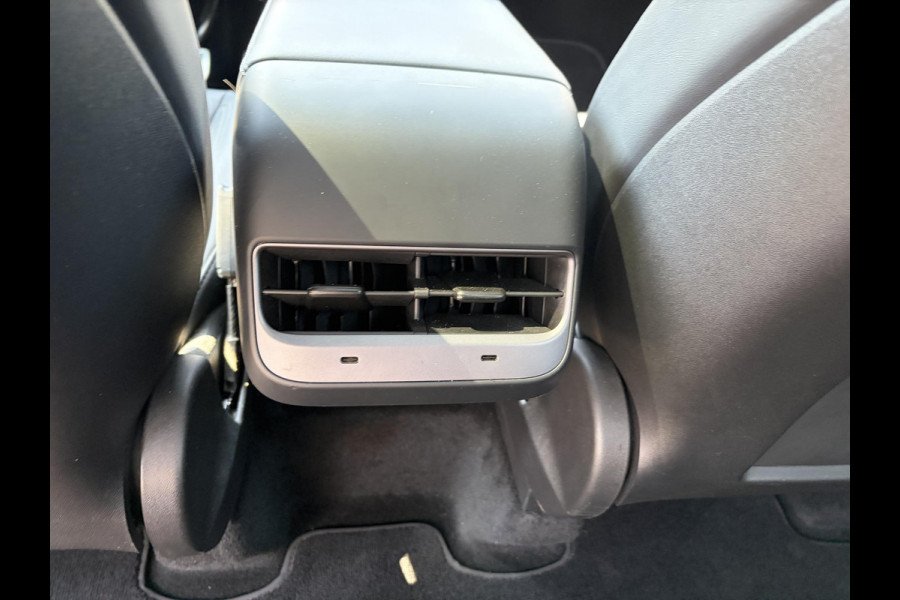Tesla Model Y Performance AWD 75 kWh VAN: 42.900,- VOOR: 39.877,- UW WKVOORDEEL: 3.023,- | RIJKLAAR GELEVERD | 12 MND BOVAG GARANTIE | TESLA GARANTIE ACCU + AANDRIJFLIJN T/M 03-2031/ 240.000KM|