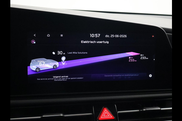 Kia Niro EV DYNAMICPLUSLINE 64.8 kWh + SCHUIFDAK | LEDER | HEAD-UP | CAMERA | SFEERVERLICHTING | ADAPTIVE CRUISE