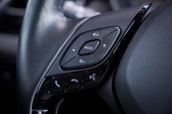 Toyota C-HR 1.8 Hybrid Dynamic / Carplay / Adaptive Cruise / Camera