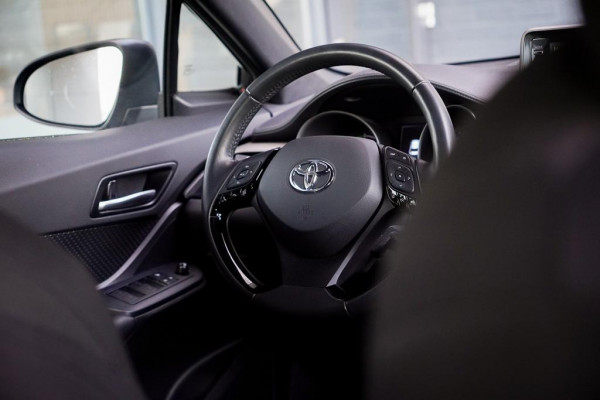 Toyota C-HR 1.8 Hybrid Dynamic / Carplay / Adaptive Cruise / Camera