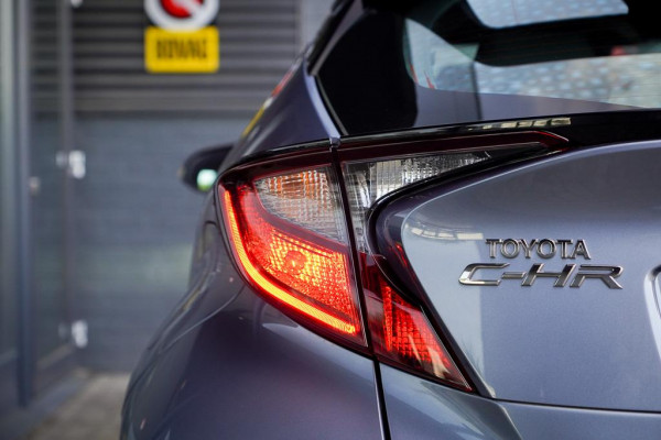 Toyota C-HR 1.8 Hybrid Dynamic / Carplay / Adaptive Cruise / Camera