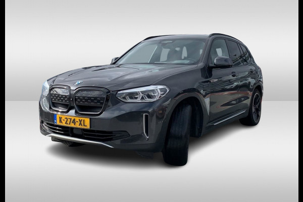 BMW iX3 High Executive 80 kWh / Panoramadak / Camera / Head-up / 20'' / Leder / Harman Kardon / Navigatie / Memory seats / Dodehoek / DAB / Stoelverwarming / Cruise Control Adaptief