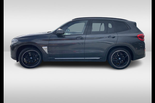 BMW iX3 High Executive 80 kWh / Panoramadak / Camera / Head-up / 20'' / Leder / Harman Kardon / Navigatie / Memory seats / Dodehoek / DAB / Stoelverwarming / Cruise Control Adaptief