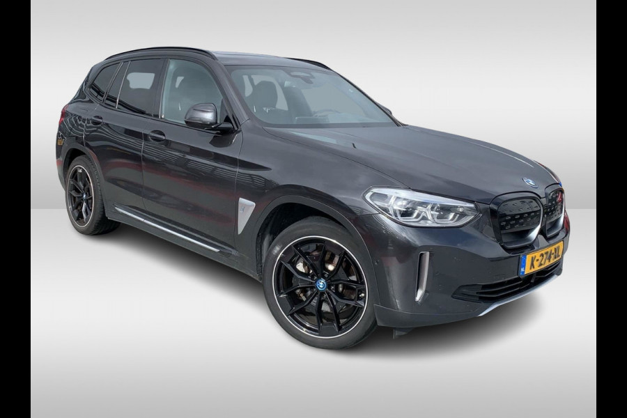 BMW iX3 High Executive 80 kWh / Panoramadak / Camera / Head-up / 20'' / Leder / Harman Kardon / Navigatie / Memory seats / Dodehoek / DAB / Stoelverwarming / Cruise Control Adaptief