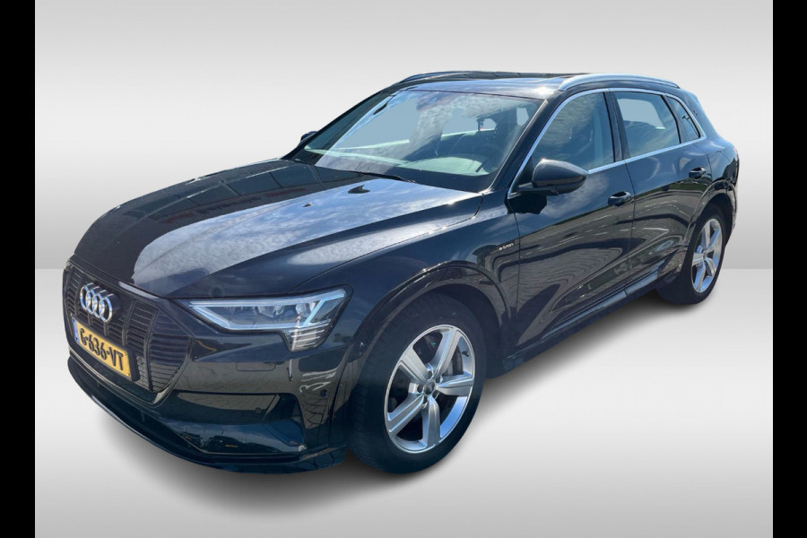 Audi e-tron e-tron 50 quattro Launch edition plus 71 kWh / Panoramadak / Camera / Luchtvering / Intr.voorverwarming / Leder&Alcantara / 20'' / Navigatie / DAB / Stoelverwarming / ACC