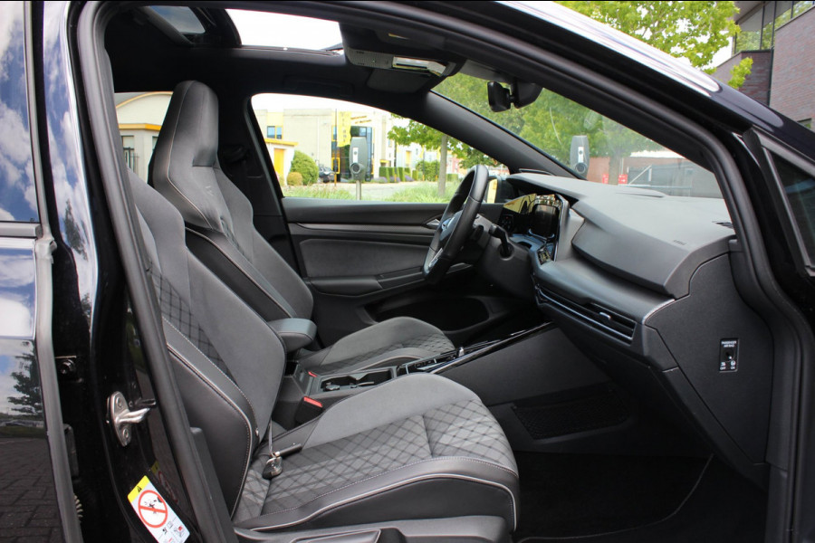 Volkswagen Golf 1.5 eTSI R-Line pano / IQ light