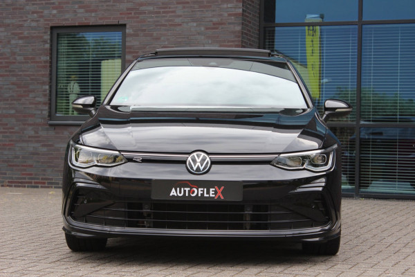 Volkswagen Golf 1.5 eTSI R-Line pano / IQ light
