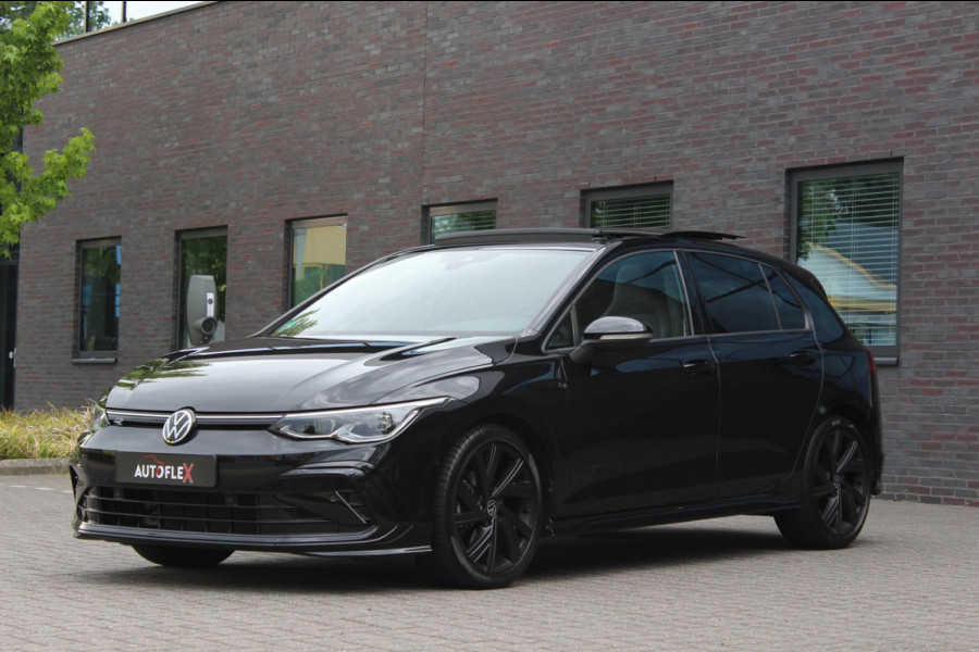 Volkswagen Golf 1.5 eTSI R-Line pano / IQ light