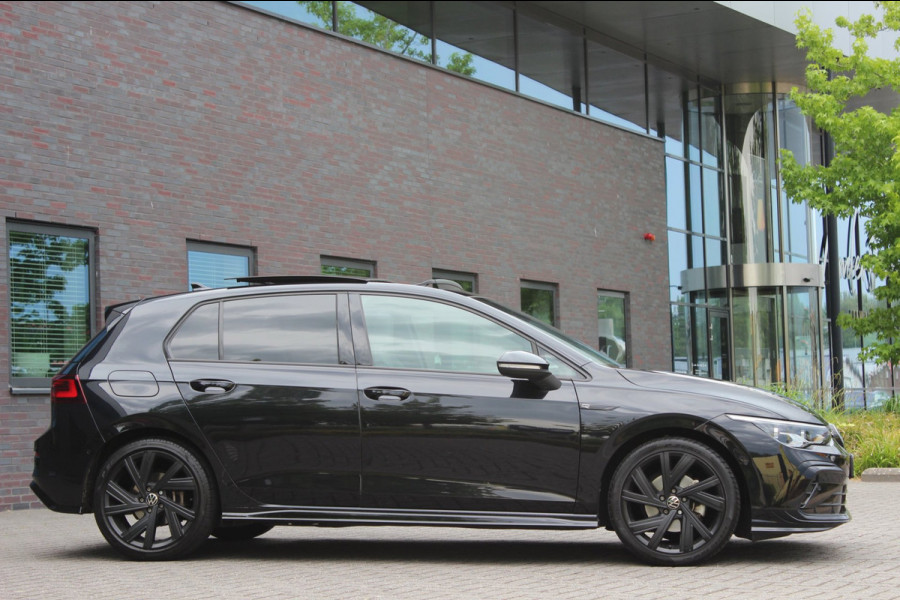 Volkswagen Golf 1.5 eTSI R-Line pano / IQ light