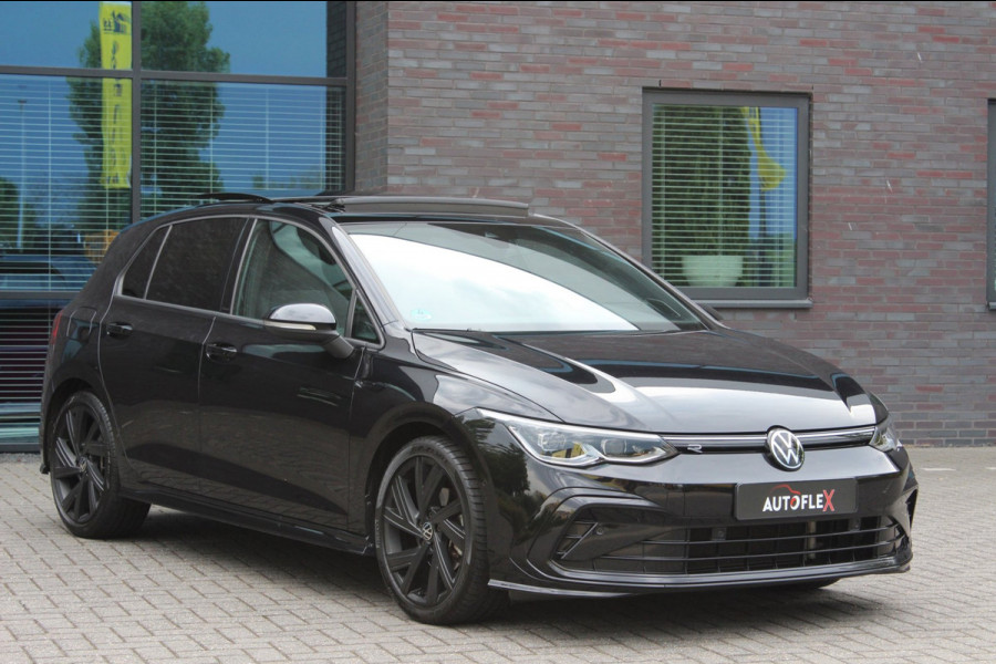 Volkswagen Golf 1.5 eTSI R-Line pano / IQ light