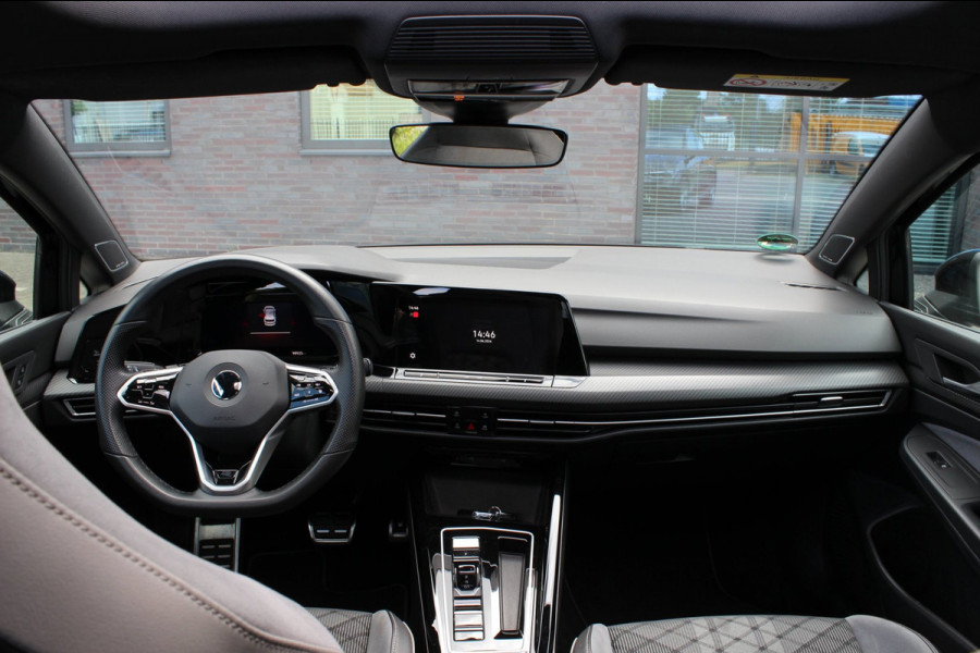 Volkswagen Golf 1.5 eTSI R-Line pano / IQ light