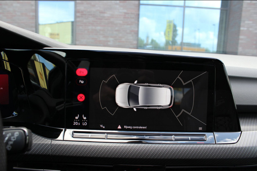 Volkswagen Golf 1.5 eTSI R-Line pano / IQ light