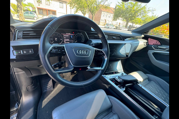 Audi e-tron Sportback 55 quattro S edition 95 kWh / Trekhaak / Panoramadak / 360Camera / RS Seats / Luchtvering / Keyless / 21'' / CarPlay / Matrix LED / Stoelverwarming / DAB / ACC
