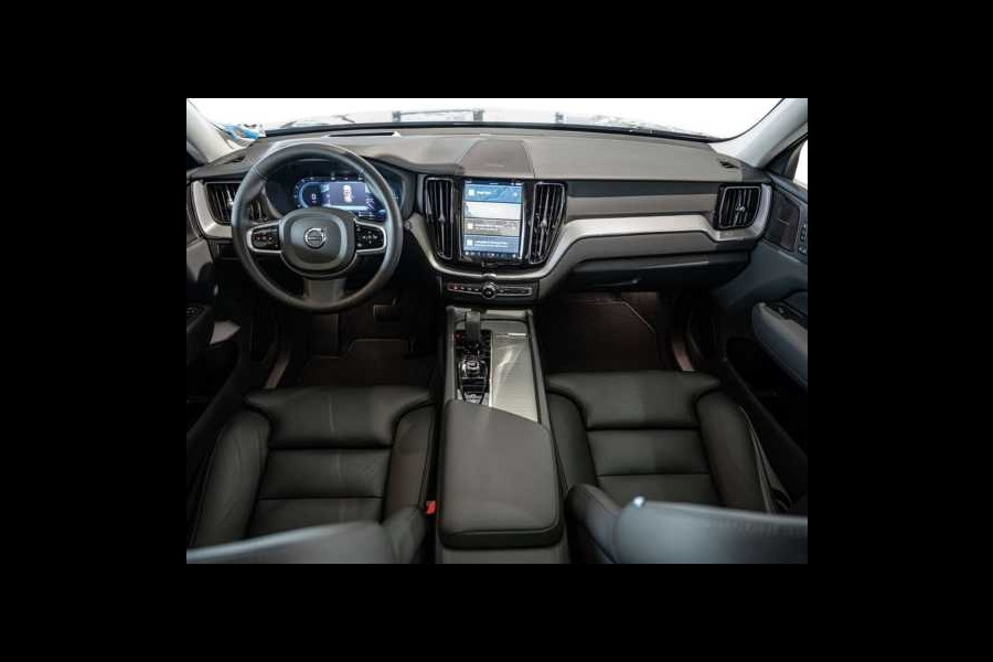 Volvo XC60 2.0 T8 Plug-in hybrid AWD Plus Dark (335kW/455PK) PANORAMA, LUCHTV, WINTER, HuD ** 1e EIG - Ex VOLVO) ** INFORMEER OOK NAAR ONZE AANTREKKELIJKE FINANCIAL-LEASE TARIEVEN **