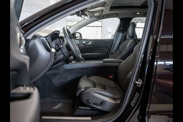 Volvo XC60 2.0 T8 Plug-in hybrid AWD Plus Dark (335kW/455PK) PANORAMA, LUCHTV, WINTER, HuD ** 1e EIG - Ex VOLVO) ** INFORMEER OOK NAAR ONZE AANTREKKELIJKE FINANCIAL-LEASE TARIEVEN **