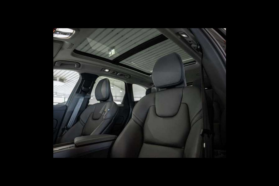 Volvo XC60 2.0 T8 Plug-in hybrid AWD Plus Dark (335kW/455PK) PANORAMA, LUCHTV, WINTER, HuD ** 1e EIG - Ex VOLVO) ** INFORMEER OOK NAAR ONZE AANTREKKELIJKE FINANCIAL-LEASE TARIEVEN **