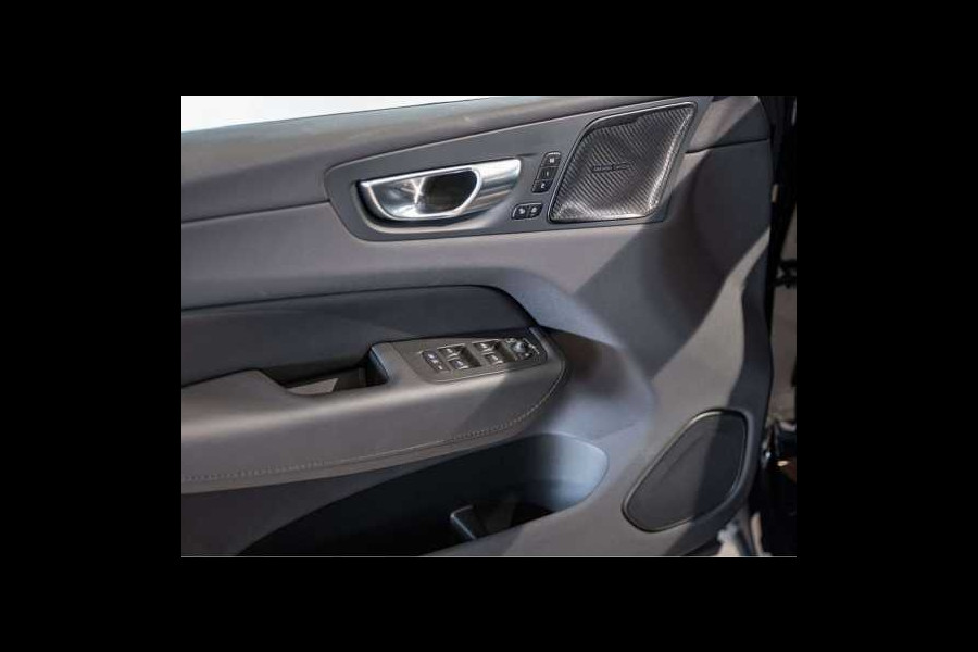 Volvo XC60 2.0 T8 Plug-in hybrid AWD Plus Dark (335kW/455PK) PANORAMA, LUCHTV, WINTER, HuD ** 1e EIG - Ex VOLVO) ** INFORMEER OOK NAAR ONZE AANTREKKELIJKE FINANCIAL-LEASE TARIEVEN **