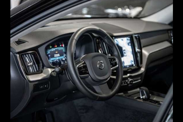 Volvo XC60 2.0 T8 Plug-in hybrid AWD Plus Dark (335kW/455PK) PANORAMA, LUCHTV, WINTER, HuD ** 1e EIG - Ex VOLVO) ** INFORMEER OOK NAAR ONZE AANTREKKELIJKE FINANCIAL-LEASE TARIEVEN **