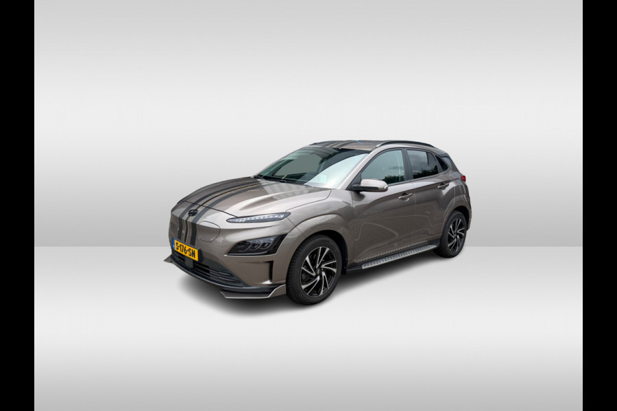 Hyundai Kona EV Premium 64 kWh / Trekhaak / Camera / Head-up / Leder / CarPlay / Keyless / 17'' / Stoelverwarming+Ventilatie / Stuurverwarming / Dodehoek / DAB / ACC