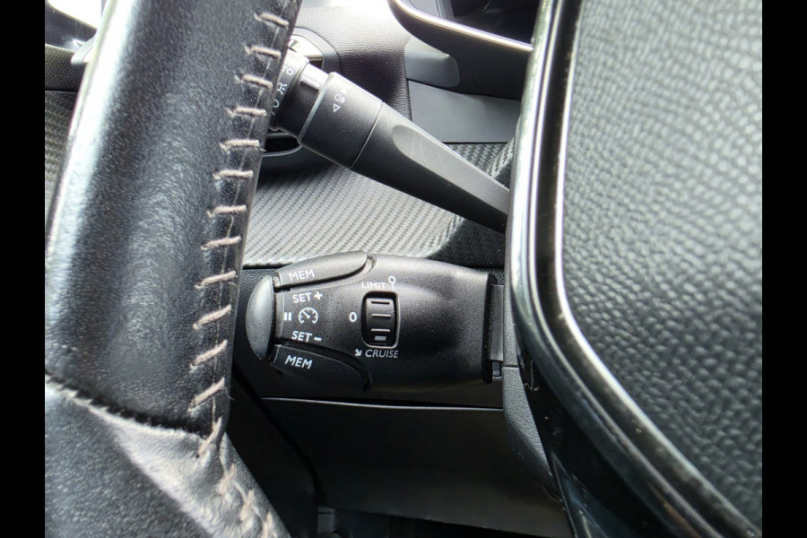 Peugeot 208 1.2 PureTech Blue Lease Allure Navi 360 Camera Virtual cockpit