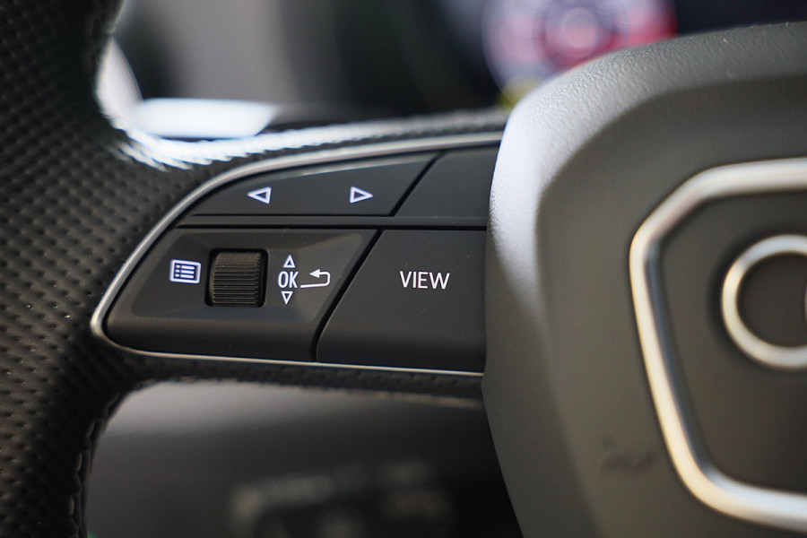 Audi Q2 35 TFSI S Line / 150 PK / AUT / Virtual Cockpit / Navi / ACC / Open Panoramadak / Ecc / Led / Pdc / Trekhaak / 18 Inch