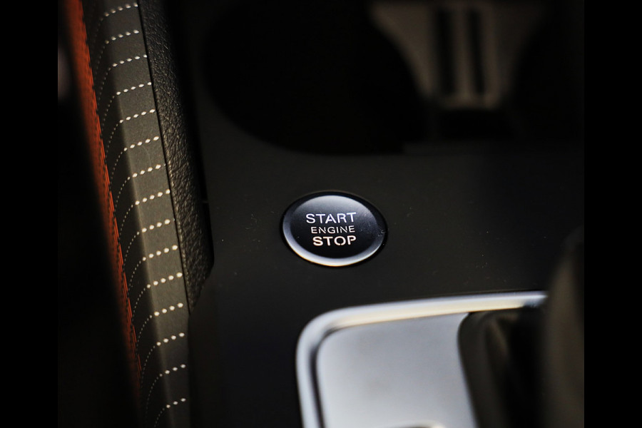 Audi Q2 35 TFSI S Line / 150 PK / AUT / Virtual Cockpit / Navi / ACC / Open Panoramadak / Ecc / Led / Pdc / Trekhaak / 18 Inch