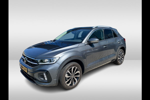 Volkswagen T-Roc 1.5 TSI R-Line Business / Trekhaak / Camera / CarPlay / Keyless / Getint glas / 17'' / Stoelverwarming / Virtual Cockpit / DAB / ACC