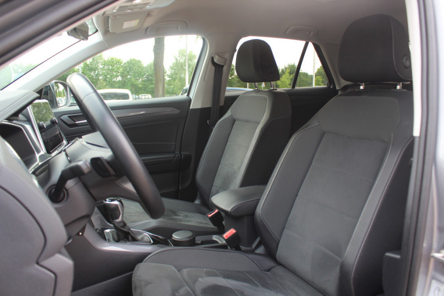 Volkswagen T-Roc 1.5 TSI R-Line Business / Trekhaak / Camera / CarPlay / Keyless / Getint glas / 17'' / Stoelverwarming / Virtual Cockpit / DAB / ACC