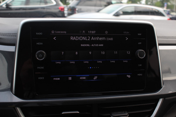 Volkswagen T-Roc 1.5 TSI R-Line Business / Trekhaak / Camera / CarPlay / Keyless / Getint glas / 17'' / Stoelverwarming / Virtual Cockpit / DAB / ACC