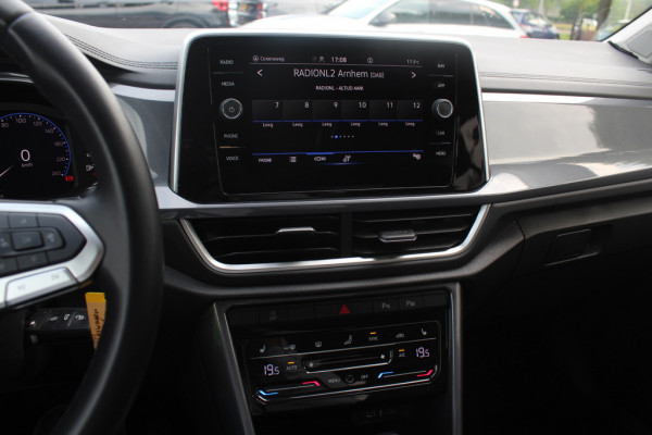 Volkswagen T-Roc 1.5 TSI R-Line Business / Trekhaak / Camera / CarPlay / Keyless / Getint glas / 17'' / Stoelverwarming / Virtual Cockpit / DAB / ACC