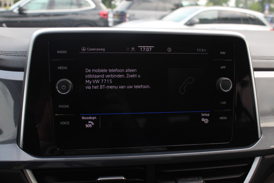Volkswagen T-Roc 1.5 TSI R-Line Business / Trekhaak / Camera / CarPlay / Keyless / Getint glas / 17'' / Stoelverwarming / Virtual Cockpit / DAB / ACC