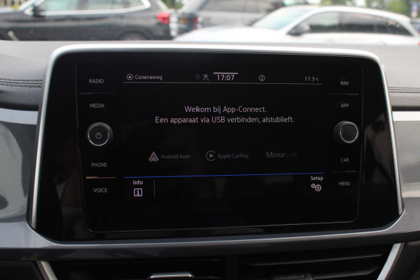 Volkswagen T-Roc 1.5 TSI R-Line Business / Trekhaak / Camera / CarPlay / Keyless / Getint glas / 17'' / Stoelverwarming / Virtual Cockpit / DAB / ACC