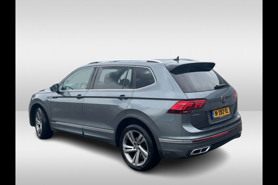 Volkswagen Tiguan Allspace 1.5 TSI R-Line Business+ 7p. / Trekhaak / Panoramadak / Camera / CarPlay / Keyless / 19'' / Mattrix LED / Stoelverwarming / DAB / ACC