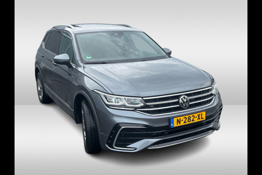Volkswagen Tiguan Allspace 1.5 TSI R-Line Business+ 7p. / Trekhaak / Panoramadak / Camera / CarPlay / Keyless / 19'' / Mattrix LED / Stoelverwarming / DAB / ACC