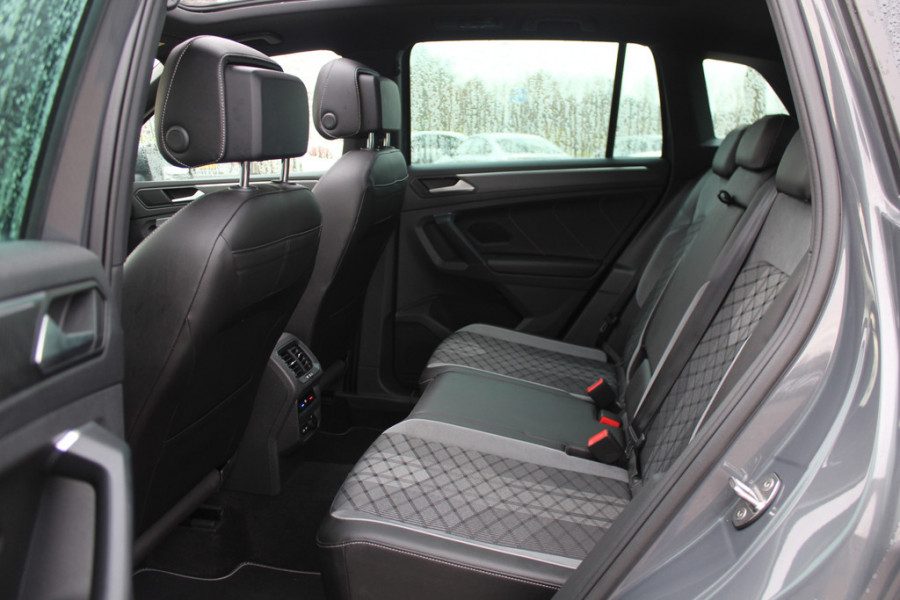 Volkswagen Tiguan Allspace 1.5 TSI R-Line Business+ 7p. / Trekhaak / Panoramadak / Camera / CarPlay / Keyless / 19'' / Mattrix LED / Stoelverwarming / DAB / ACC