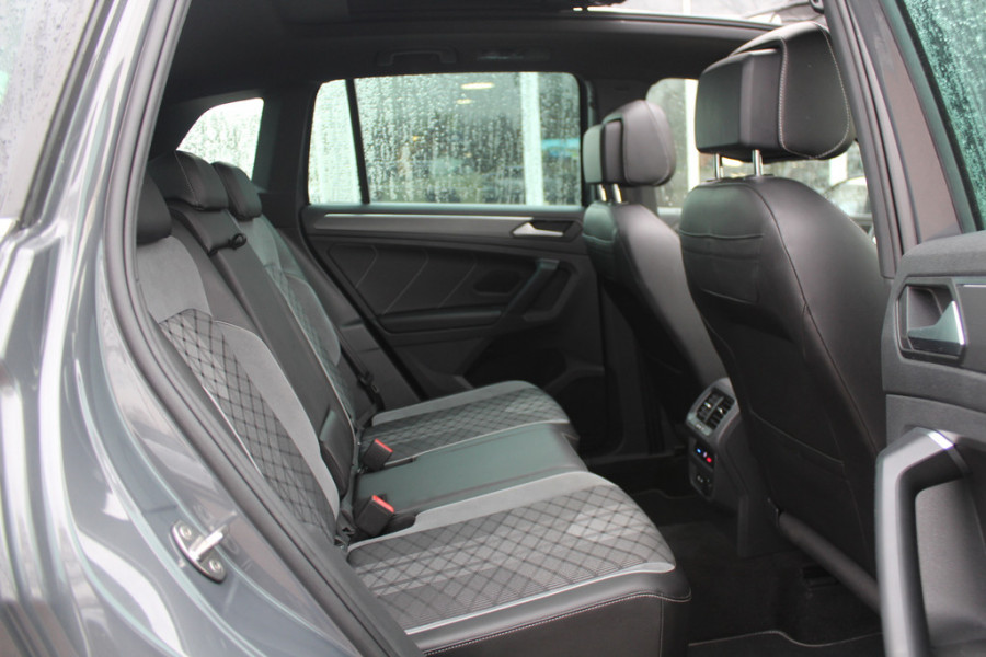 Volkswagen Tiguan Allspace 1.5 TSI R-Line Business+ 7p. / Trekhaak / Panoramadak / Camera / CarPlay / Keyless / 19'' / Mattrix LED / Stoelverwarming / DAB / ACC