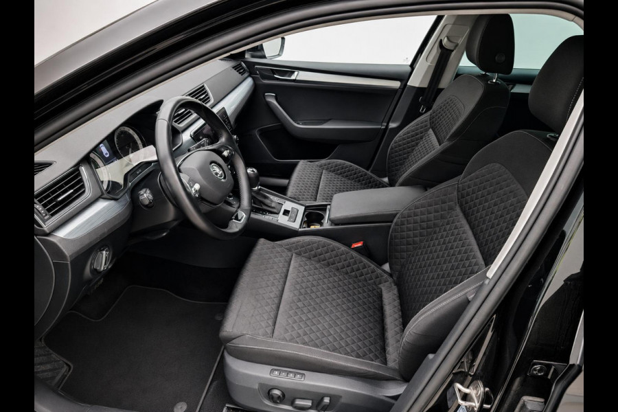 Škoda Superb Combi 1.4 TSI DSG Aut. iV Business Edition Plus Trekhaak Camera Navi Carplay DCC Stoelverwarming Verwarmbare Voorruit Cruise Control Full LED PDC VA