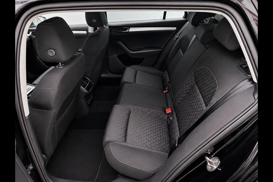 Škoda Superb Combi 1.4 TSI DSG Aut. iV Business Edition Plus Trekhaak Camera Navi Carplay DCC Stoelverwarming Verwarmbare Voorruit Cruise Control Full LED PDC VA