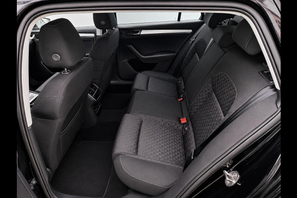 Škoda Superb Combi 1.4 TSI DSG Aut. iV Business Edition Plus Trekhaak Camera Navi Carplay DCC Stoelverwarming Verwarmbare Voorruit Cruise Control Full LED PDC VA