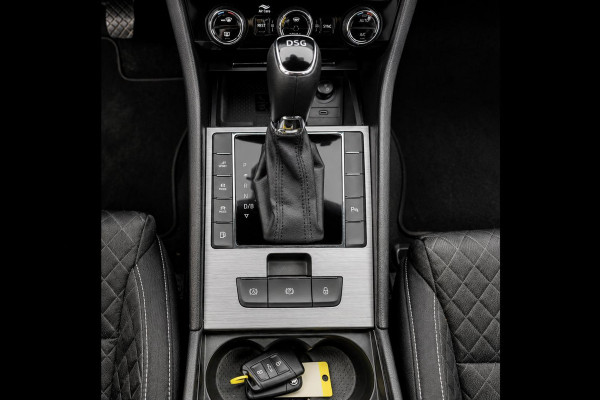 Škoda Superb Combi 1.4 TSI DSG Aut. iV Business Edition Plus Trekhaak Camera Navi Carplay DCC Stoelverwarming Verwarmbare Voorruit Cruise Control Full LED PDC VA