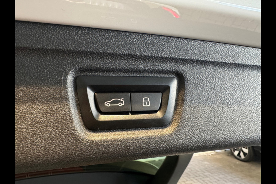 BMW 3 Serie Touring 330e M Sport HuD|Keyless|Sfeer|Camera